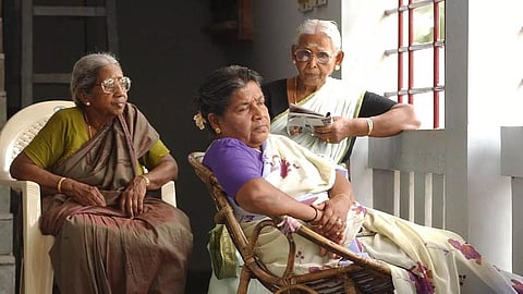 70 வயதை கடந்த அனைவருக்கும் ரூ.5 லட்சம் வரை இலவச காப்பீடு: மத்திய அமைச்சரவை ஒப்புதல்