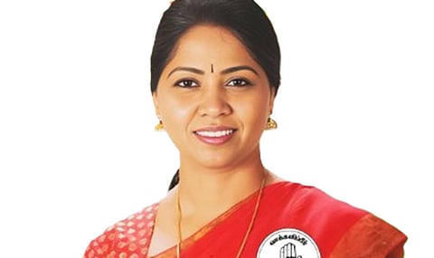 சென்னை விமான நிலைய டோல்கேட்டில் தனது காரை நிறுத்தி கண்ணிய குறைவாக பேசியதாக காங்கிரஸ் எம்.பி. சுதா குற்றச்சாட்டு