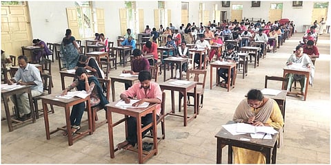 விருதுநகர் மாவட்டத்தில் 98 மையங்களில் நடந்த  27,100 பேர் குரூப்-2 மற்றும் குரூப்-2ஏ தேர்வை எழுதினர்.