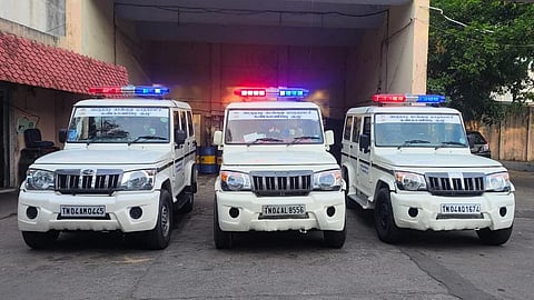 சென்னை மாநகரப் பகுதிகளில் விதிகளை மீறி கட்டுமானக் கழிவுகள் கொட்டுவதை கண்காணிக்க வழங்கப்பட்டுள்ள மாநகராட்சி ரோந்து வாகனங்கள். 