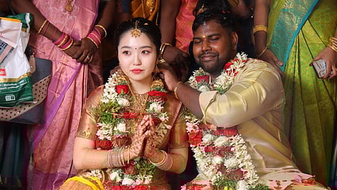 தமிழக கலாச்சாரப்படி ஜப்பான் பெண்ணான மியூகிக்கும், தமிழக இளைஞரான ராஜேஷுக்கும் திருமழிசையில் திருமணம் நடைபெற்றது.