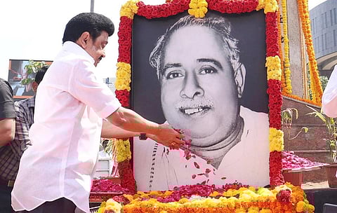 முன்னாள் முதல்வர் அண்ணாவின் 116-வது பிறந்த நாள் விழா: முதல்வர், கட்சி தலைவர்கள் மலர்தூவி மரியாதை