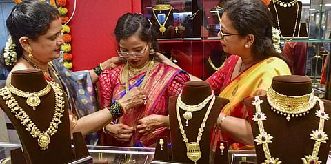 சென்னை: தங்கம் விலை ஒரு பவுன் ரூ.55,000-ஐ கடந்தது