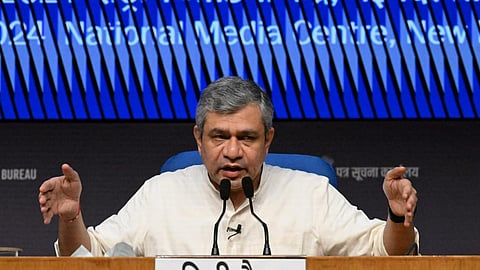 அமைச்சரவை கூட்ட முடிவுகள் பற்றி செய்தியாளர்களிடம் பேசிய அமைச்சர் அஸ்வினி வைஷ்ணவ்.