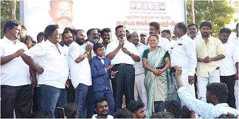 மதுரை புதூர் பேருந்து நிலையம் அருகே நடந்த நிகழ்வில் விசிக தலைவர் திருமாவளவன் உரையாற்றினார் | படம்: எஸ்.கிருஷ்ணமூர்த்தி. 