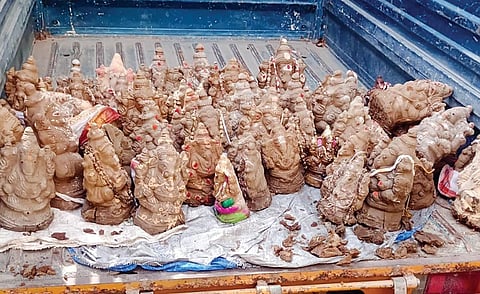 மண்ணிலிருந்து மண்ணுக்கு...