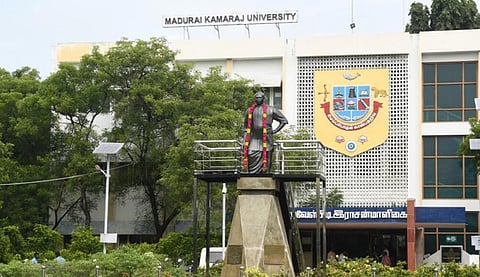 ஊதியம் கேட்டு காமராஜர் பல்கலை. பேராசிரியர்கள், அலுவலர்கள் 18-வது நாளாக நூதன போராட்டம்