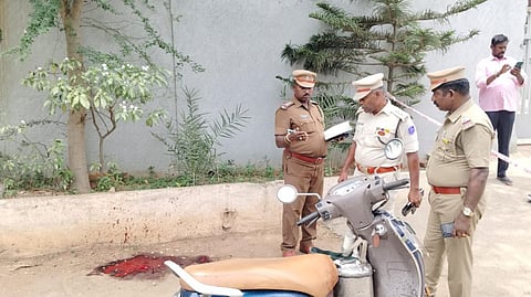 போலீஸுக்கு துப்பு கொடுத்ததாக புதுச்சேரியில் டீ கான்ட்ராக்டர் வெட்டிப் படுகொலை