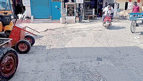 தார் சாலை கோரும் சென்னை - பெரம்பூர் அருந்ததி நகர் மக்கள்: இயலாமையை விவரிக்கும் அதிகாரிகள்