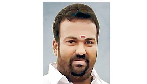 வீட்டின் மீது மர்ம நபர்கள் பெட்ரோல் குண்டு வீசியதாக நாடகமாடிய அதிமுக செயலாளர்: போலீஸ் விசாரணையில் திருப்பம்