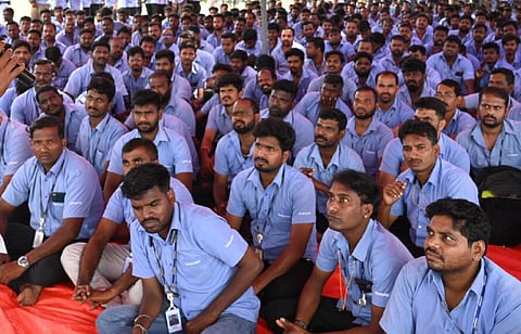 சாம்சங் தொழிலாளர்கள் போராட்டம்