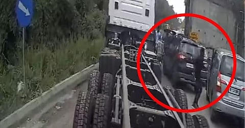 கேரளாவில் காரை வழிமறித்து 2.5 கிலோ தங்கத்தை கொள்ளையடித்த கும்பல்