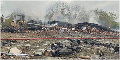 சாத்தூர் அருகே முத்தாள்நாயக்கன்பட்டியில் உள்ள தனியாருக்குச் சொந்தமான பட்டாசு ஆலையில் வெடிவிபத்து ஏற்பட்டது.