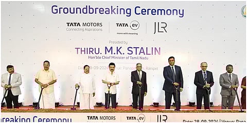 ராணிப்பேட்டை சிப்காட் பனப்பாக்கம் தொழிற்பூங்காவில் டாடா மோட்டார்ஸ் நிறுவனத்தின் வாகன உற்பத்தி ஆலை அமைப்பதற்கு தமிழக முதல்வர் மு.க.ஸ்டாலின் அடிக்கல் நாட்டினார்.