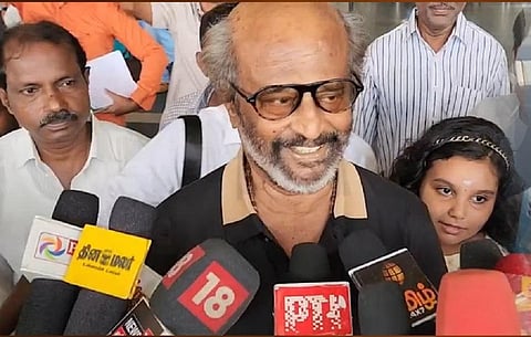 சென்னை விமான நிலையத்தில் செய்தியாளர்களுக்கு பேட்டியளித்த நடிகர் ரஜினிகாந்த்.