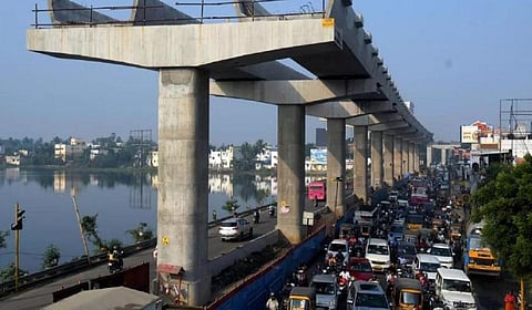 மாதவரம் - சோழிங்கநல்லூர் வழித்தடத்தில் மேம்பால பணி முடிந்த பகுதிகளில் விரைவில் ரயில் பாதை அமைப்பு: மெட்ரோ அதிகாரிகள்