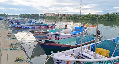 அக்கரைப்பேட்டை மீனவர்கள் தாக்குதல்: நடவடிக்கை கோரி செருதூர் மீனவர்கள் வேலைநிறுத்தம்