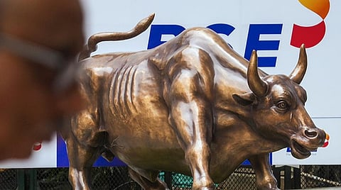 இந்திய பங்குச் சந்தையில் கடும் வீழ்ச்சி: முதலீட்டாளர்களுக்கு ரூ.3 லட்சம் கோடி இழப்பு