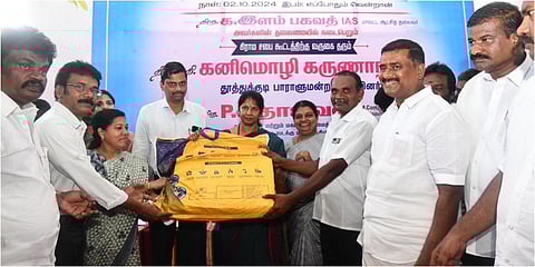 தூத்துக்குடி மாவட்டம் எப்போதும்வென்றான் கிராமத்தில் நடந்த கிராம சபை கூட்டத்தில் கனிமொழி எம்.பி., அமைச்சர் கீதாஜீவன் ஆகியோர் நலத்திட்ட உதவிகளை வழங்கினர்.