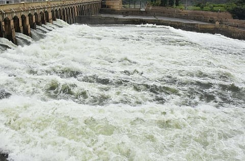 தருமபுரி - காவிரி உபரிநீர் திட்டத்தை செயல்படுத்த சட்டபூர்வ நடவடிக்கை: தமிழக அரசு உறுதி