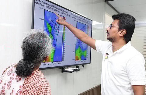 பருவமழை எச்சரிக்கையை மக்களுக்கு உரிய நேரத்தில் வழங்க அதிகாரிகளுக்கு துணை முதல்வர் உதயநிதி அறிவுறுத்தல்