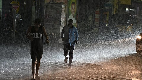 தமிழகத்தில் 5 நாட்களுக்கு கனமழை பெய்ய வாய்ப்பு