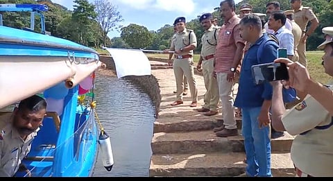 பெரியாறு அணையில் அத்துமீறி புதிய படகை இயக்கிய கேரளா - தமிழக விவசாயிகள் கண்டனம்