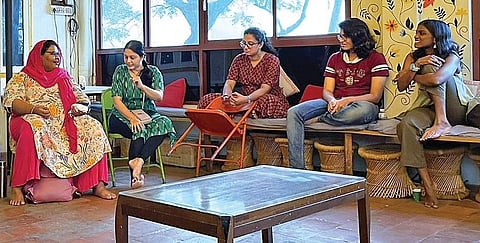 ‘புறணி’ பேசும் பெண்கள்!