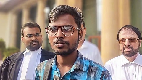 ஏழை மாணவர்களின் உயர் கல்வி தடைபடக் கூடாது