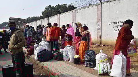 புலம்பெயர் தொழிலாளரின் மரணம் எழுப்பும் கேள்விகள்