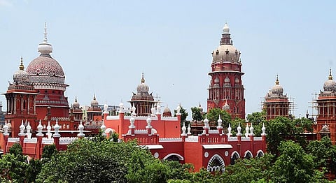 சேத்துப்பட்டு மலையாளி கிளப்பில் புதிய கட்டிடம் அனுமதி பெறாமல் கட்டப்பட்டதாக வழக்கு: மாநகராட்சி ஆய்வு செய்ய உத்தரவு