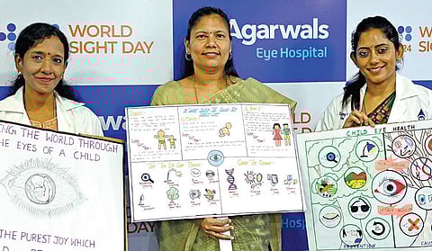 “குழந்தைகளே உங்கள் கண்களை நேசியுங்கள்” என்ற இந்த ஆண்டுக்கான கருப்பொருளை விளக்கும், அகர்வால்ஸ் மருத்துவ சேவைகள் பிராந்திய தலைவர் மருத்துவர் எஸ்.சவுந்தரி,  குழந்தைகள் கண் நல மருத்துவர் மஞ்சுளா, அகர்வால்ஸ் இன்ஸ்டிடியூட் ஆஃப் ஆப்டோமெட்ரி முதல்வர் கற்பகம். படம்: ம.பிரபு