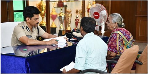 சென்னை காவல் ஆணையர் அருண் நேரடியாக புகார் அளிக்கும் பொதுமக்கள் | கோப்புப்படம்