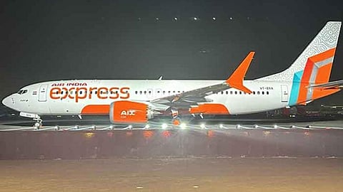 திருச்சியில் பாதுகாப்பாக விமானத்தை தரையிறக்கிய விமானிக்கு குவியும் வாழ்த்துகள்