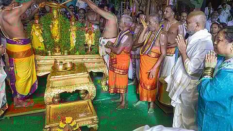 சக்கர ஸ்நான நிகழ்ச்சியுடன் பிரம்மோற்சவம் நிறைவு: திருமலையில் ஆயிரக்கணக்கான பக்தர்கள் புனித நீராடினர்