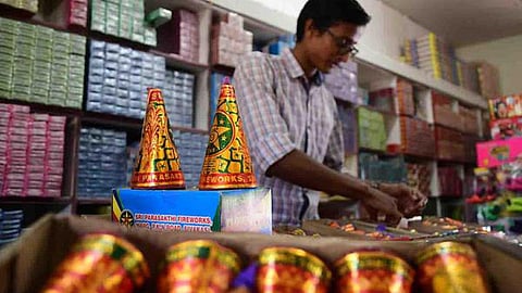 டெல்லியில் காற்று மாசை கட்டுப்படுத்த ஜனவரி 1 வரை பட்டாசு வெடிக்க தடை