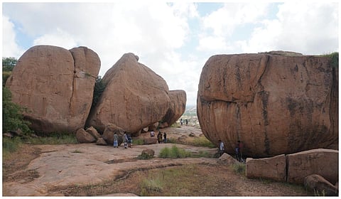 மதுரை அருவிமலை குகைத்தளத்தில் கற்படுகைகள் கண்டுபிடிப்பு: பாதுகாக்கப்பட்ட நினைவுச் சின்னமாக அறிவிக்கப்படுமா?
