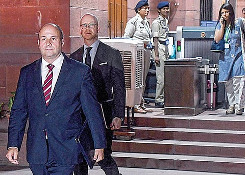 டெல்லியில் உள்ள வெளியுறவு அமைச்சகத்தில் நேற்று விசாரணைக்கு ஆஜரான கனடா தூதரக பொறுப்பு அதிகாரி ஸ்டூவர்ட் வீலர்.