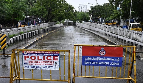 சென்னையில் 8 சுரங்கப்பாதைகள் தற்காலிகமாக மூடல்: 51 சாலைகளில் வாகனங்கள் மெதுவாக ஊர்ந்து சென்றன