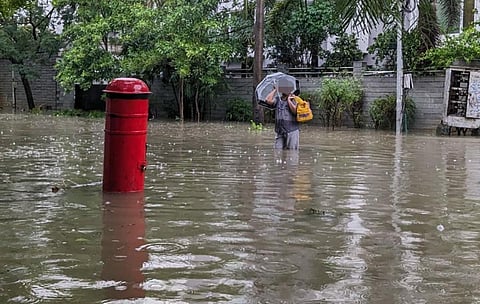 கஸ்தூரி எஸ்டேட், போயஸ் கார்டன் சாலைகளில் சிறு மழைக்கே தண்ணீர் தேங்குவதால் அவதி: விரைவில் தீர்வு காண கோரிக்கை