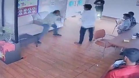 மாணவர்களுக்கு சித்ரவதை: நெல்லை நீட் பயிற்சி மையத்தில் சமூக நலத்துறை அலுவலர்கள் ஆய்வு