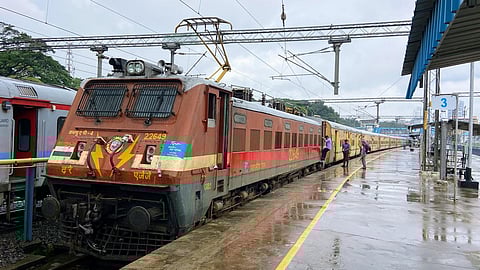 அக்.25 முதல் நவ.5 வரை தீபாவளி பண்டிகைக்காக 35 சிறப்பு ரயில்கள் இயக்கம்: தென் மாவட்டங்களுக்கு 10 ரயில்கள்