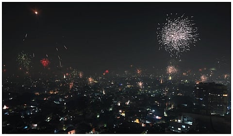 தீபாவளிக்கு பட்டாசு வெடிக்க நேரக்கட்டுப்பாடு - மாசுக்கட்டுப்பாட்டு வாரியம் அறிவிப்பு