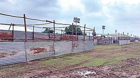 விக்கிரவாண்டி அருகே அக்.27-ம் தேதி நடைபெற உள்ள தமிழக வெற்றிக்கழகத்தின் முதல் மாநாட்டுக்கான பணிகள் துரிதமாக நடந்து வருகின்றன.