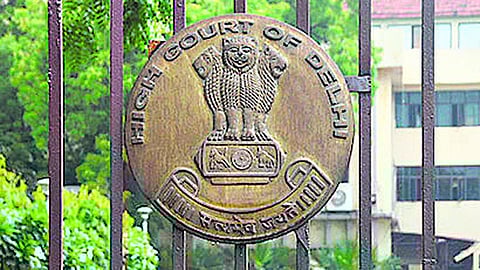 டெல்லியில் திருநங்கை என்பதை மறைத்ததாக மனைவி மீது கணவர் வழக்கு