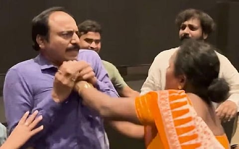 வில்லனாக நடித்த தெலுங்கு நடிகரை சரமாரியாக தாக்கிய பெண் - வீடியோ வைரல்