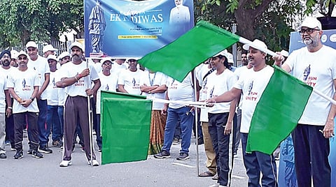 தேசிய ஒற்றுமை தினத்தை முன்னிட்டு, சென்னை மற்றும் காமராஜர் துறைமுகங்கள் சார்பில் ஒற்றுமைக்கான ஓட்டம் நடைபெற்றது. இதை துறைமுகங்களின் தலைவர் சுனில் பாலிவால், டேபிள் டென்னிஸ் விளையாட்டு வீரர் சரத் கமல் கொடியசைத்து தொடங்கி வைத்தனர்.