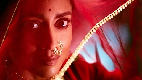 பார்வையாலே பற்ற வைக்கும் ஸ்ரேயாவின் ‘தீபாவளி’ க்ளிக்ஸ்!