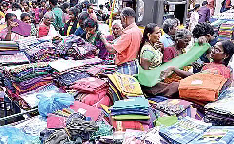 ஜவுளி, இனிப்பு, பட்டாசு, தங்கம் உள்ளிட்ட பொருட்களின் தீபாவளி விற்பனை ரூ.60,000 கோடி