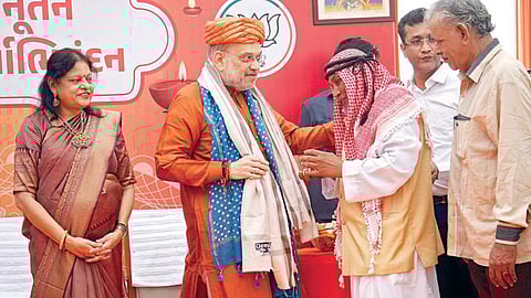 குஜராத்தி புத்தாண்டு: பிரதமர் மோடி, அமித் ஷா வாழ்த்து